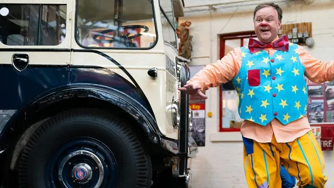 Mr Tumble's Busy Bus Day